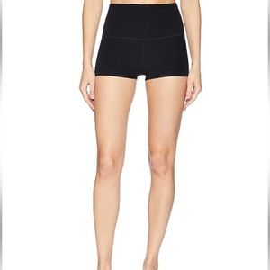 Beyond Yoga darkest night color size XS shorts NWT
